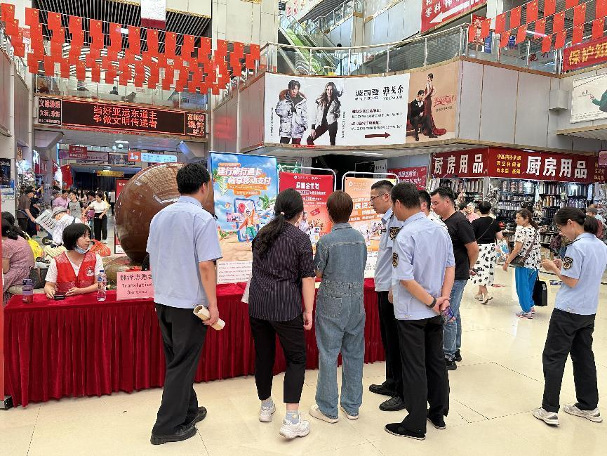 杭州市市场监督治理局市场所同监督治理处李怀洲一行走访钱江商城发展国庆节前安全出产大查抄