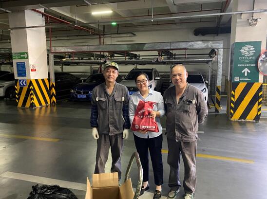 水晶城工会发展夏季送清冷活动