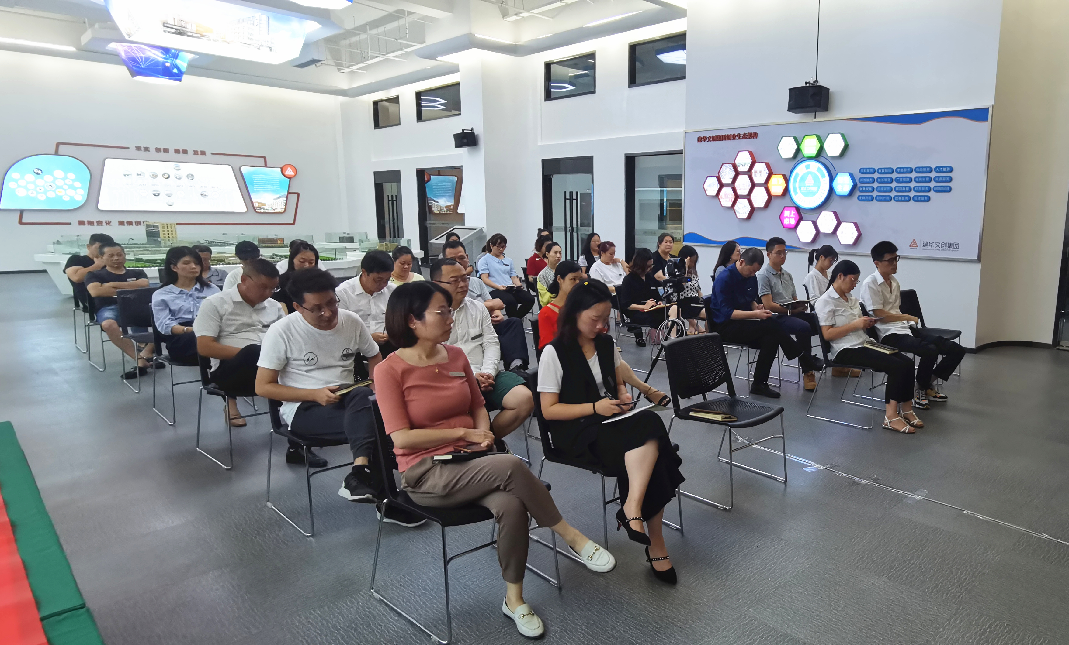 “奋战100天 冲刺2020”——CQ9电子文创集团召开带头大会