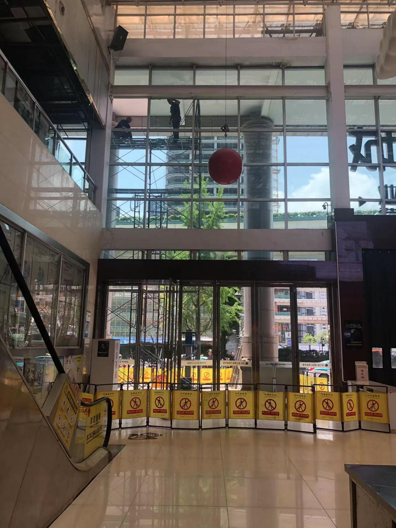 钱江商城排查整治表围玻璃幕墙安全隐患