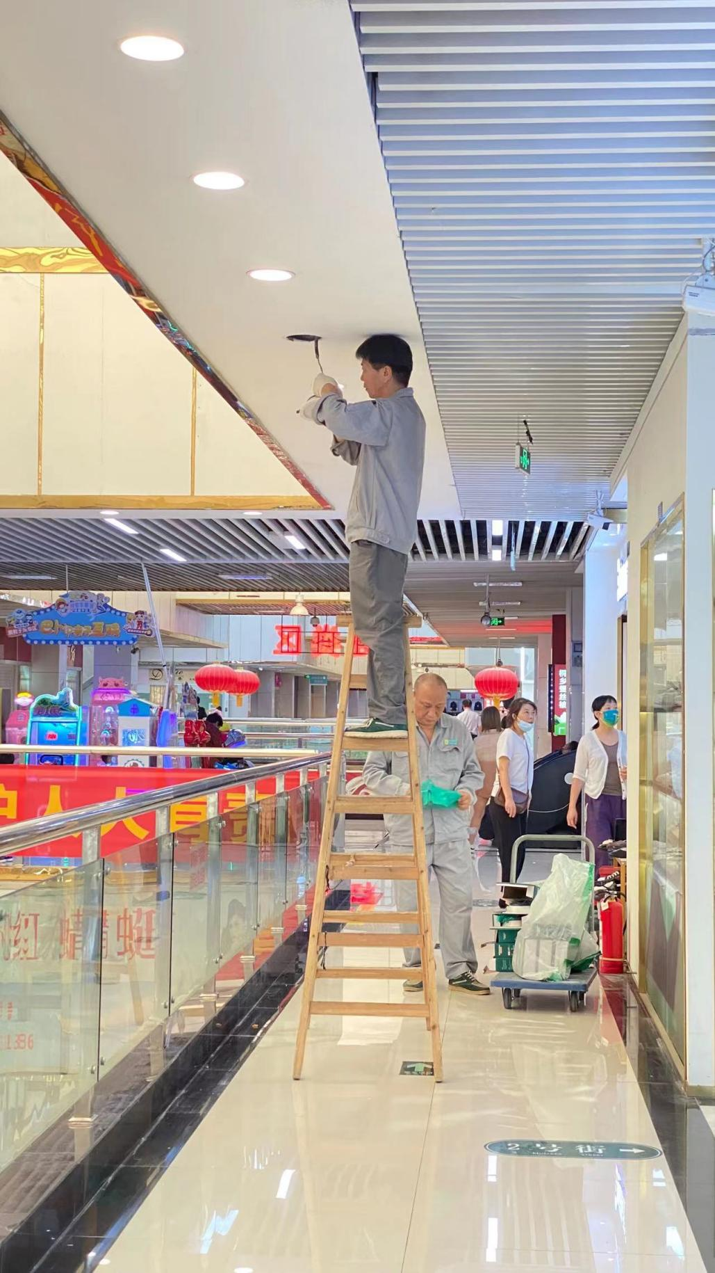 钱江商城发展照明灯光更换工作