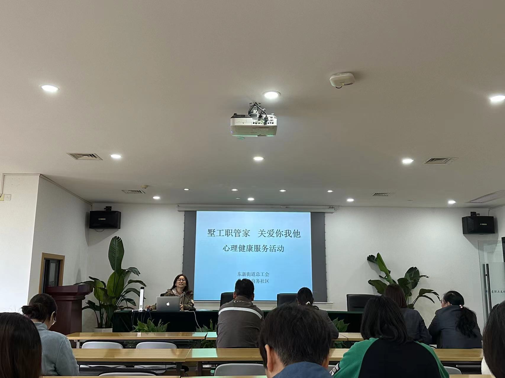 水晶城参与墅工职管家—生理；逝嘌