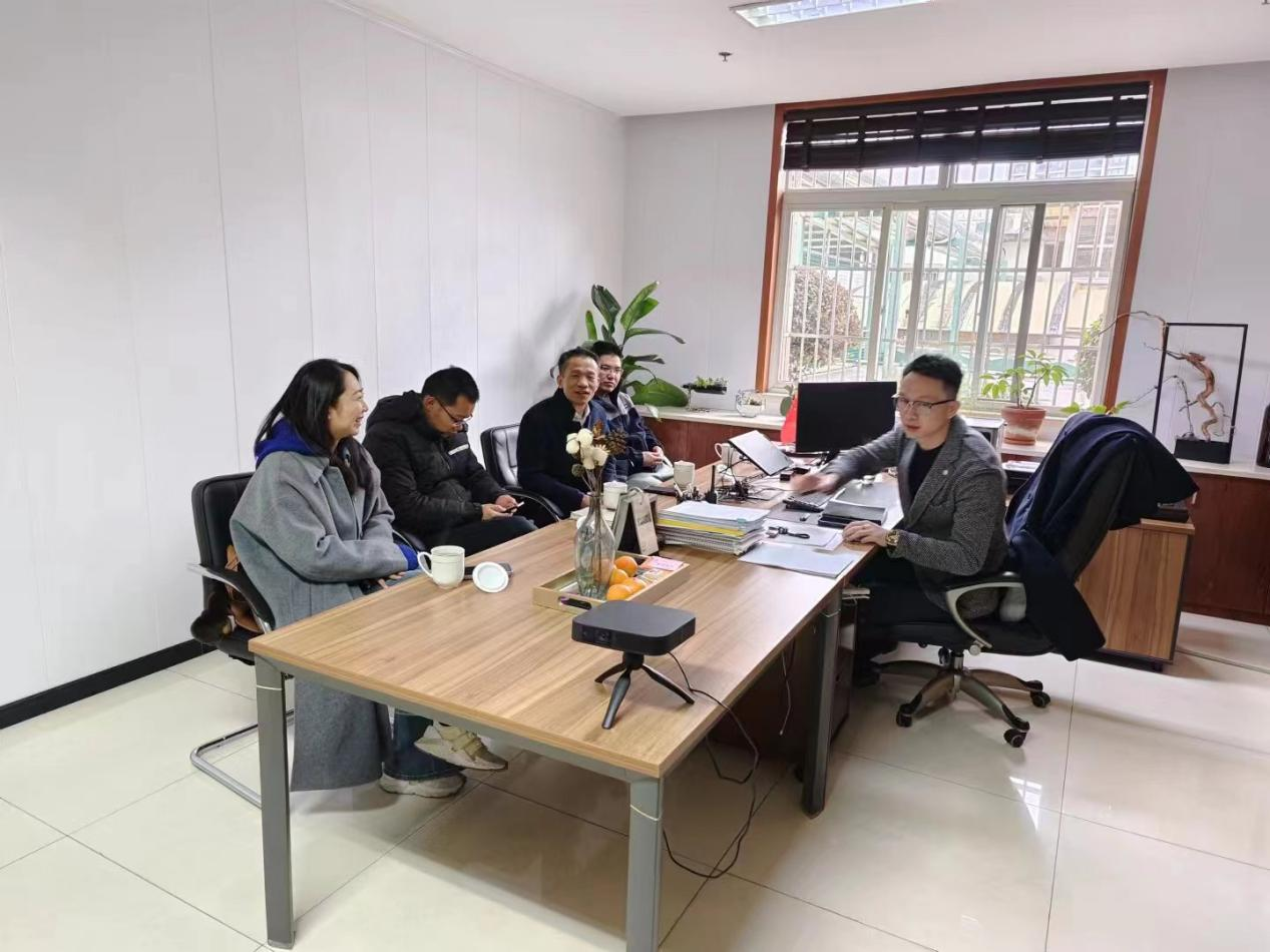 拱墅区工商联辅导一行走访钱江商城