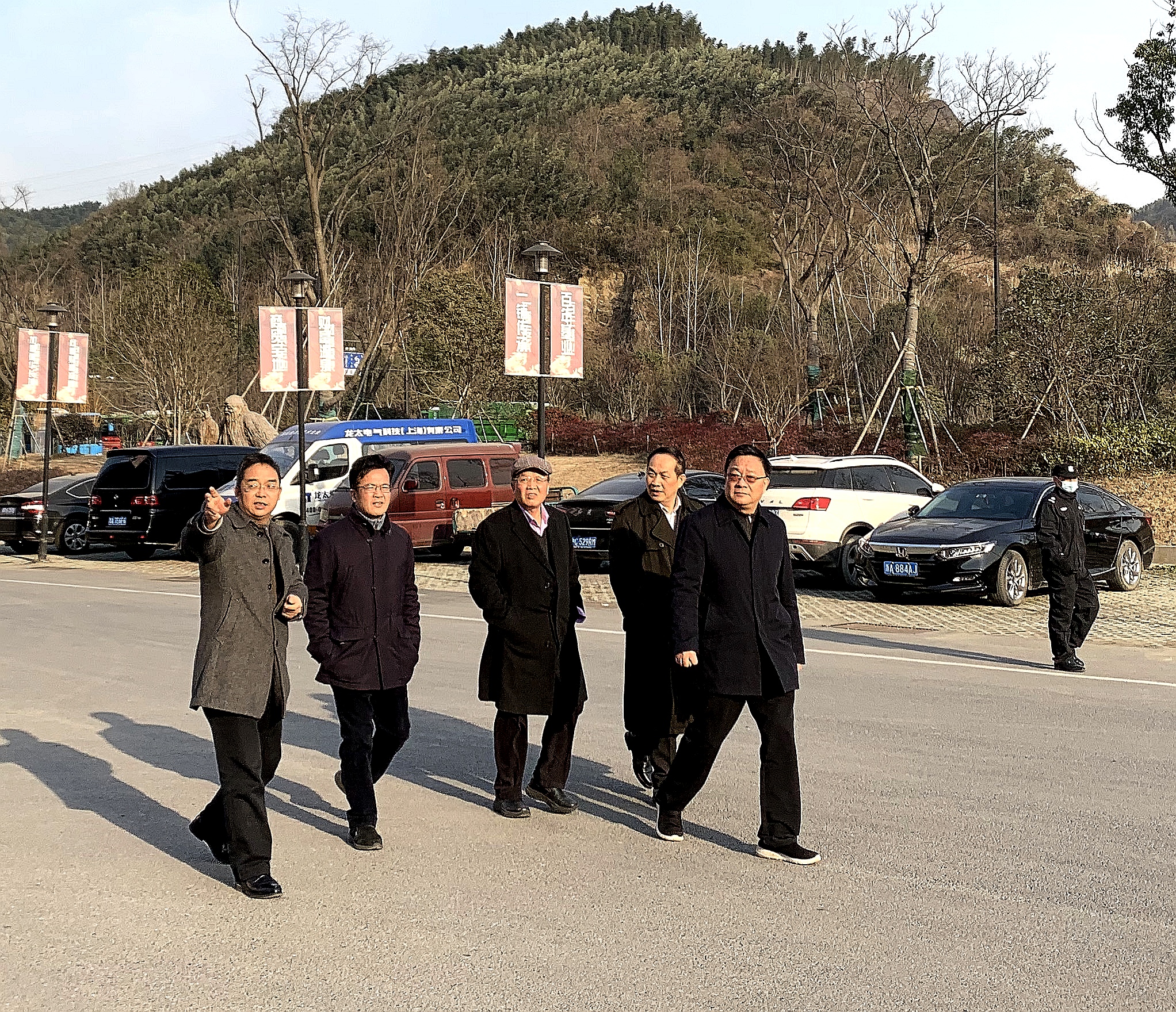 拳拳之心  殷殷之情  老辅导们参观调查CQ9电子长城机电市场