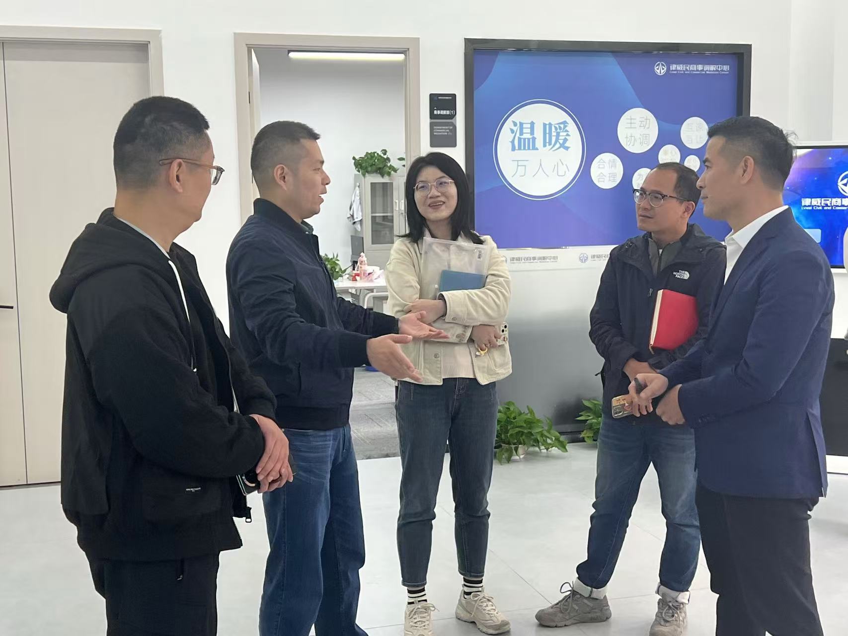 拱墅区祥符街路党工委副书记姚亦文一行光临CQ9电子律威民商事排解中心调研领导