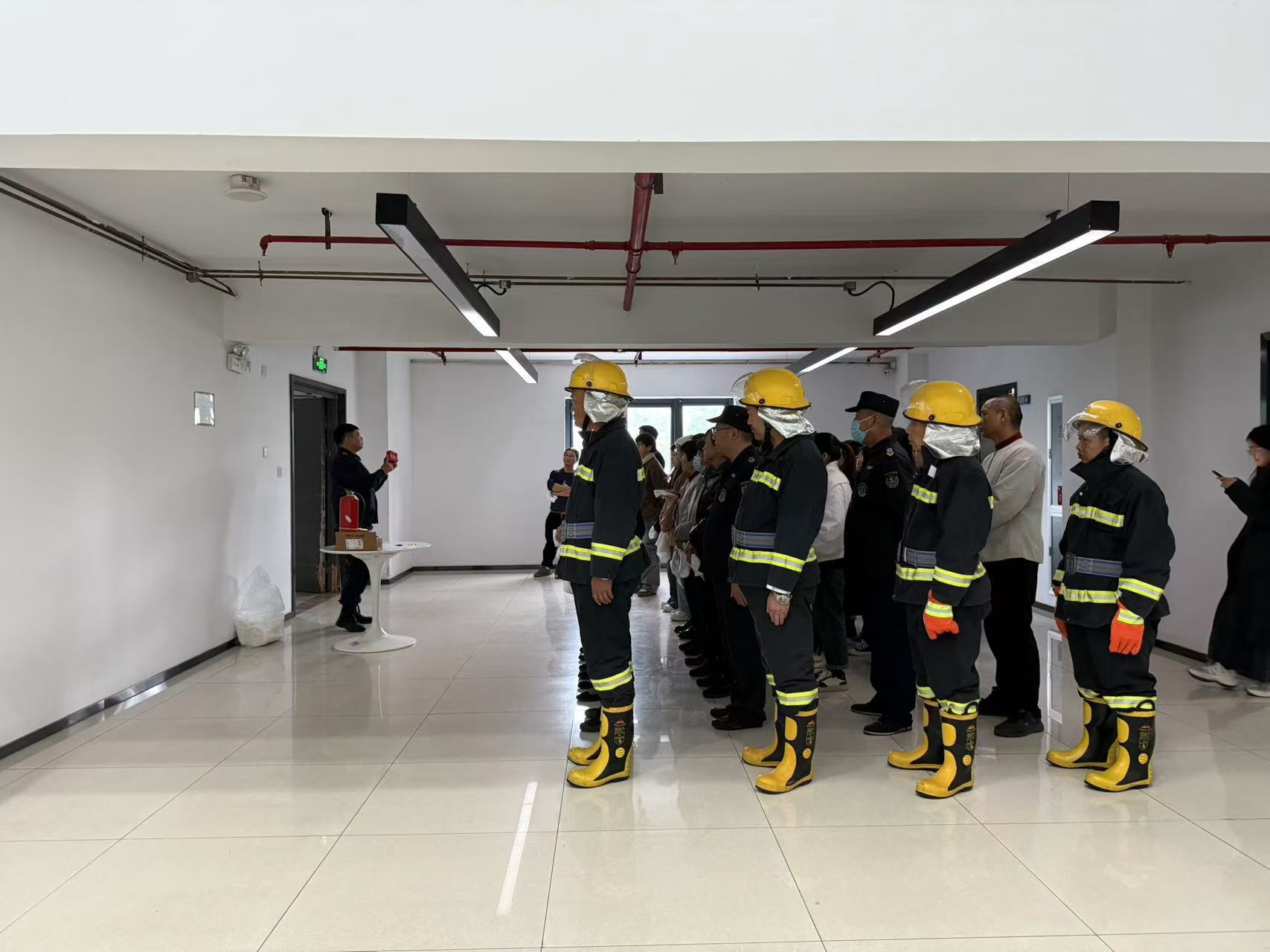 以练筑“防”，防备未“燃” ——CQ9电子文创集团发展消防逃生安全演练