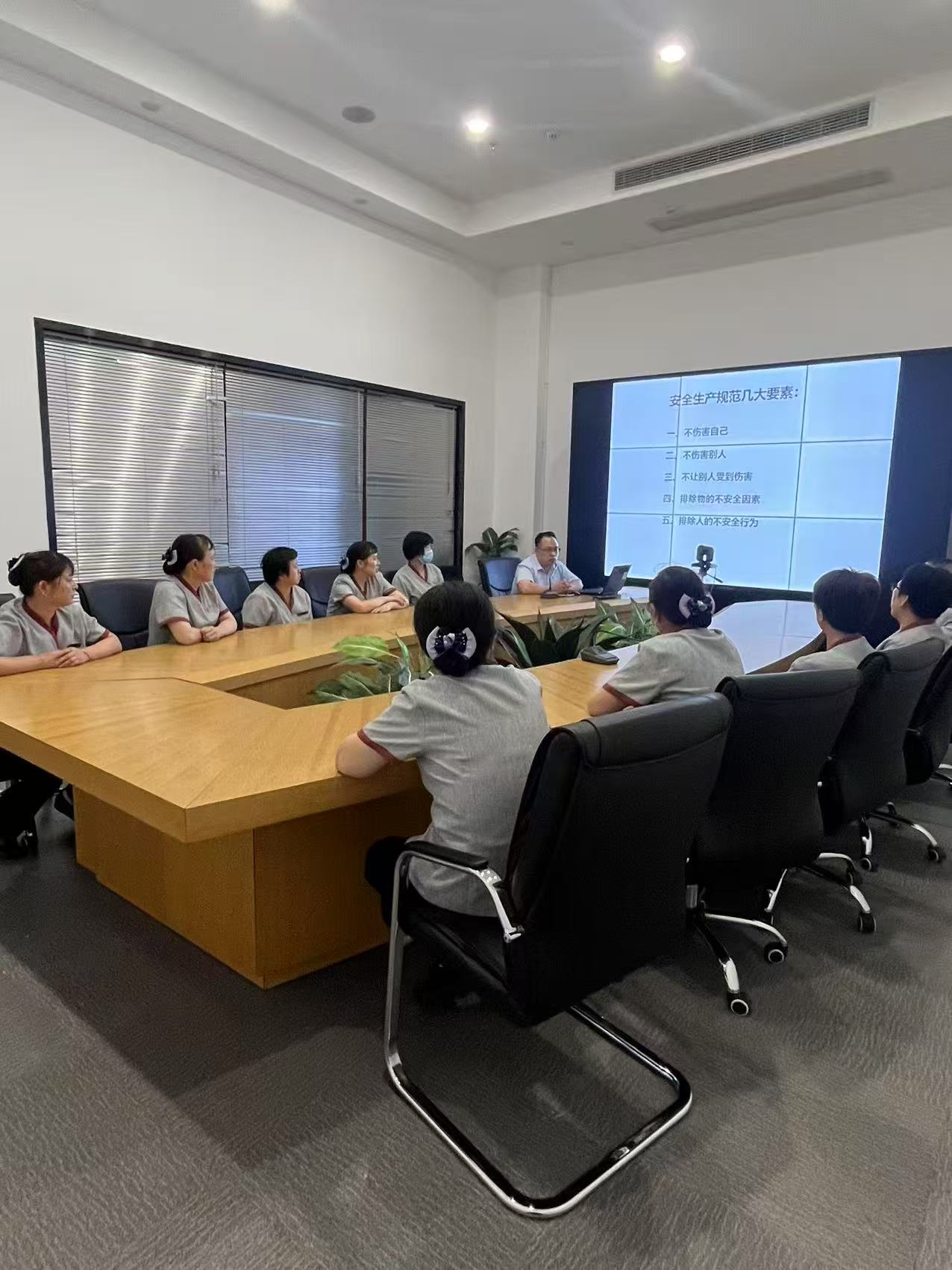 人人讲安全，个个会应急——CQ9电子文创集团扎实发展“安全出产月”系列活动