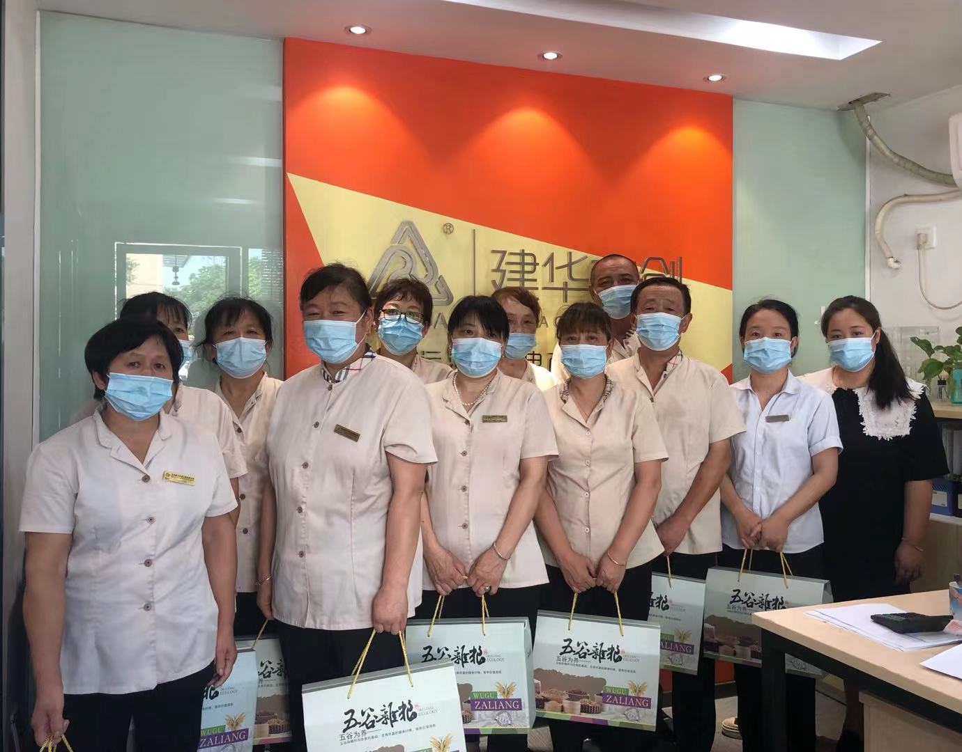 CQ9电子文创集团发展高温慰问活动