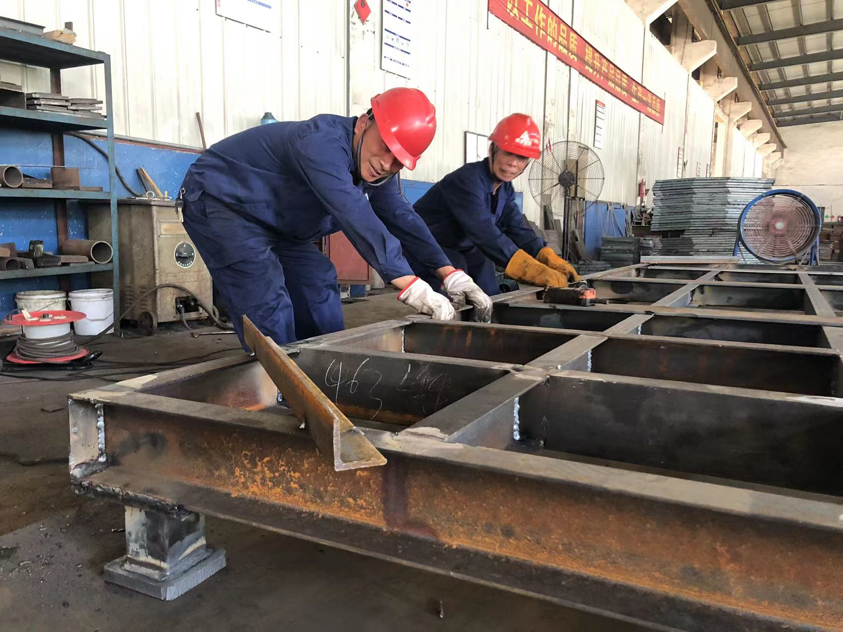 CQ9电子集团一线员工在高温下的坚守