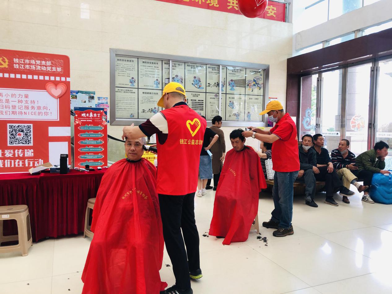 以行动成就爱心，让公益走进生涯