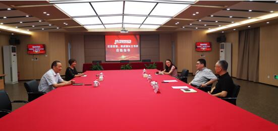 拱墅区委常委、统战部长王书评光临集团领导