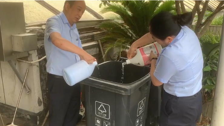 钱江商城发展过期物品集中销毁工作