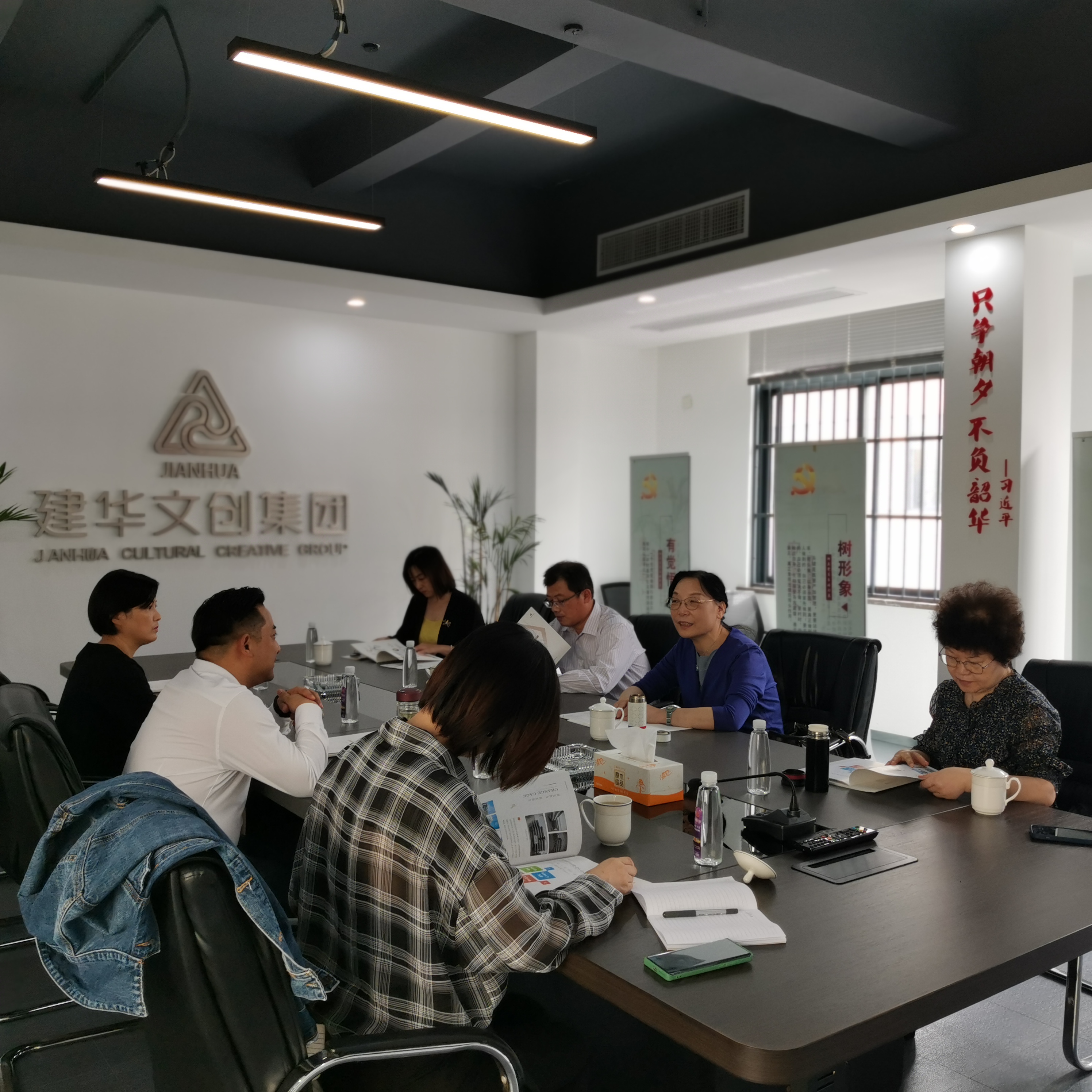 浙江省工贸易结合会秘书长陈俊燕一行光临庐阳CQ9电子文创园调研