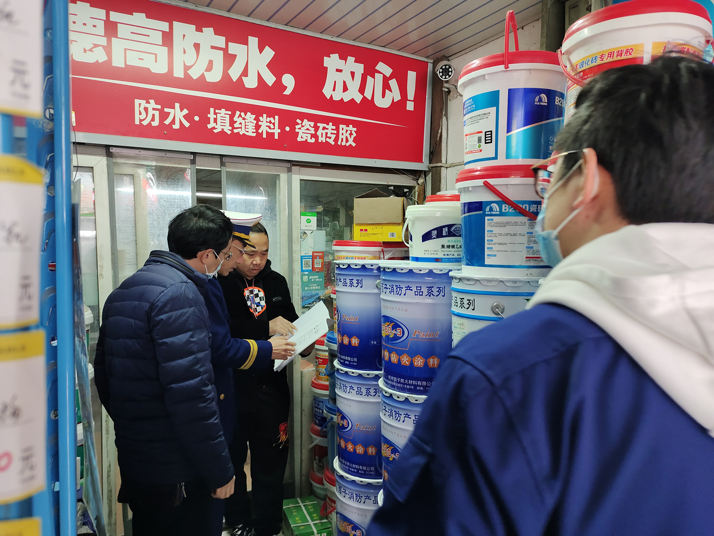 区工商、消防大队走访CQ9电子市场