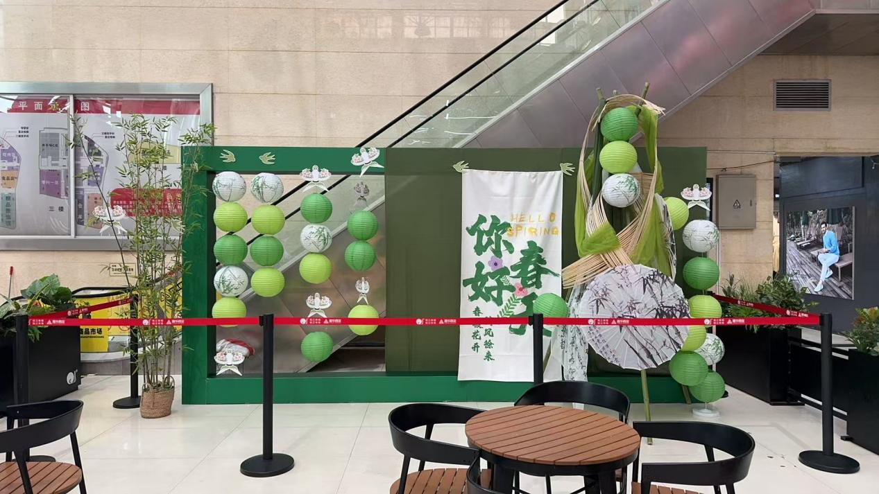 钱江商城焕新颜，春日美陈显活力