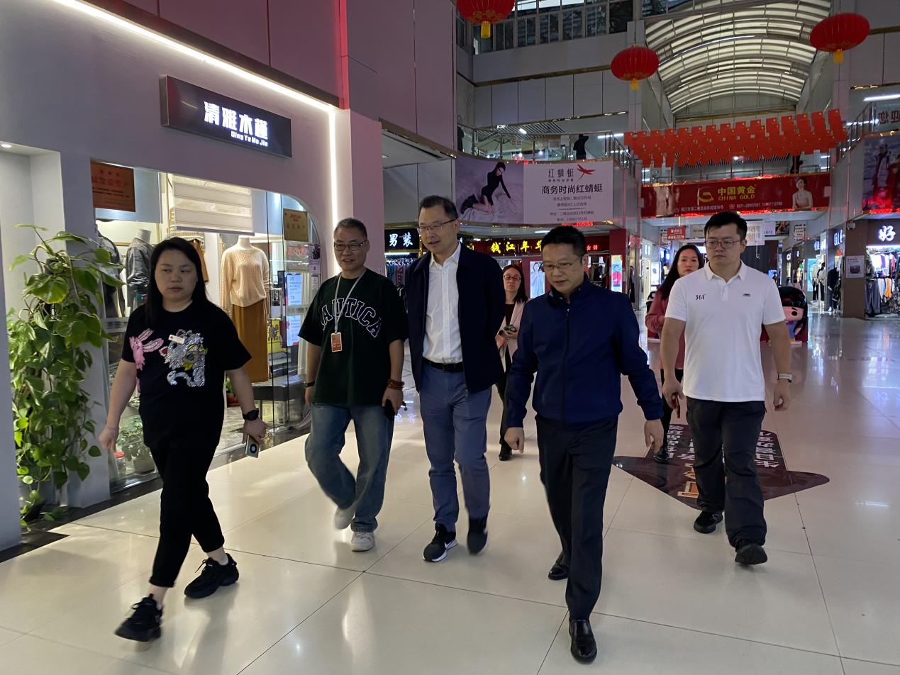 让“无碍”更有爱—— 区文广旅体局辅导走访钱江商城