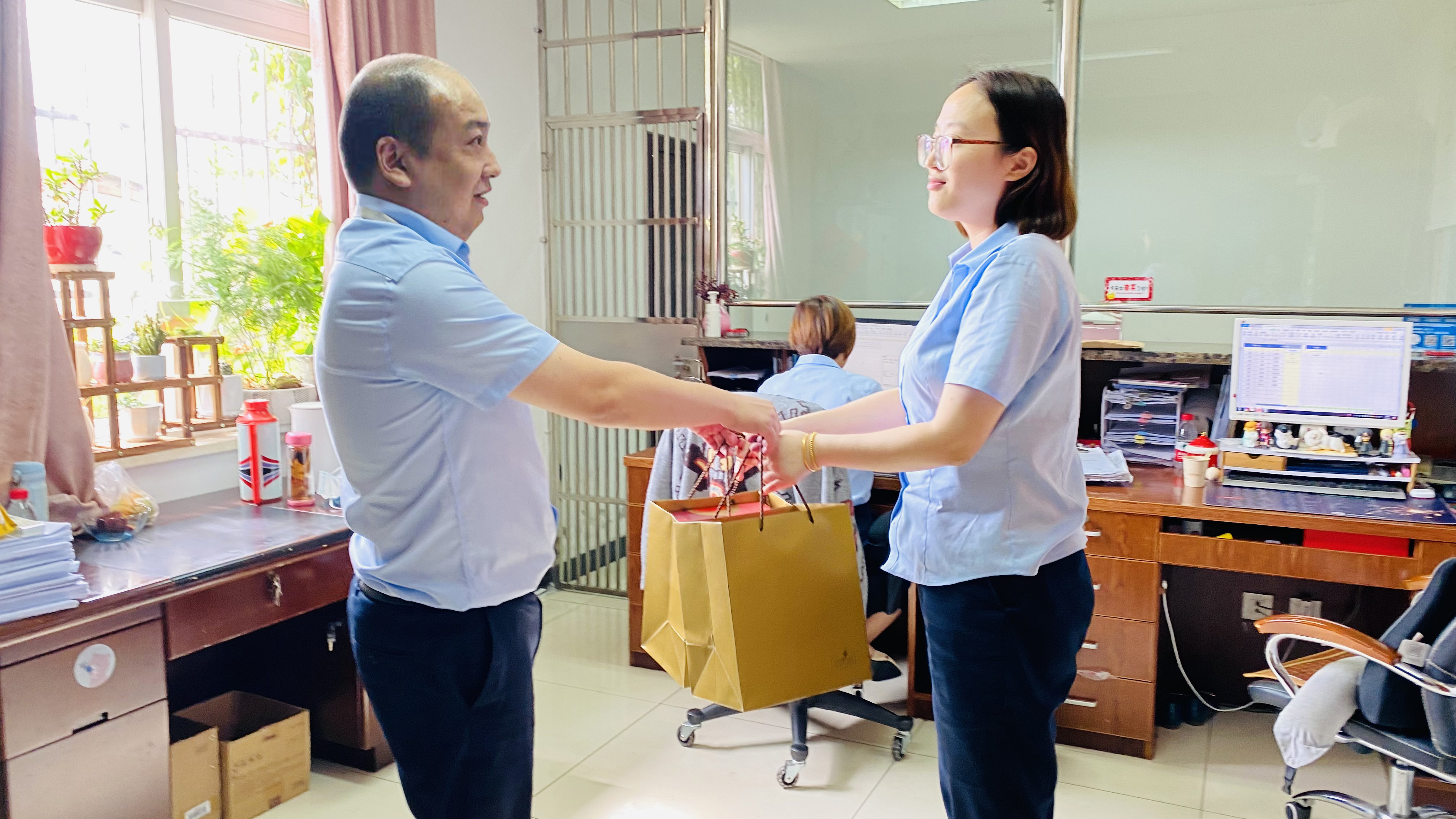 钱江商城为全员发放中秋福利彰显人文关切