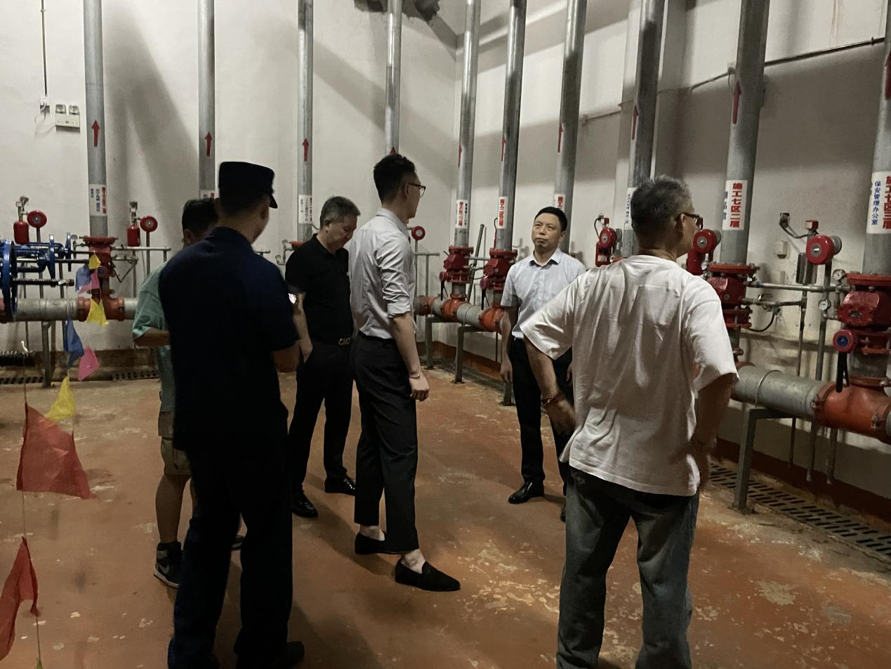 大关街路辅导节前走访钱江商城发展安全出产查抄工作