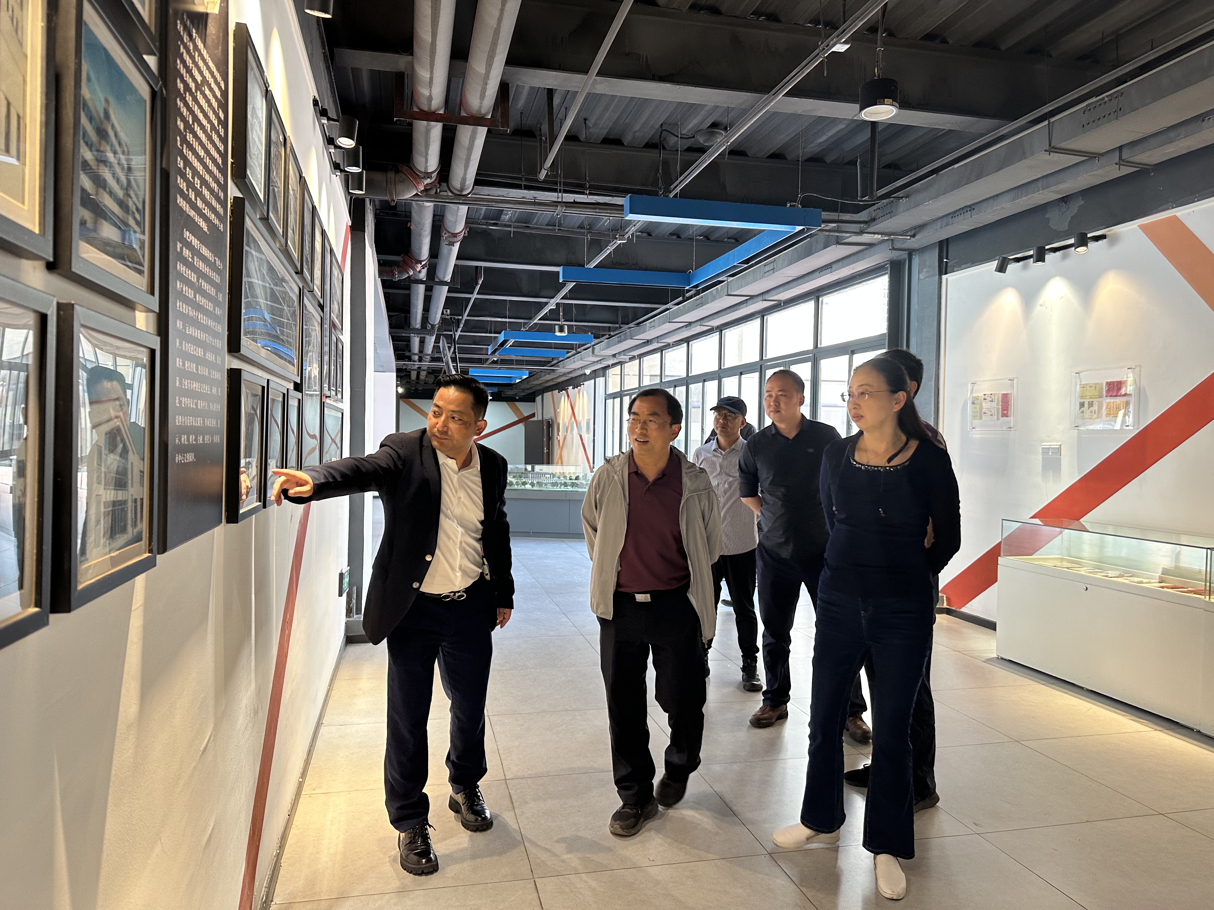 杭州市上城区政协副主席洪明光临庐阳文创园调研