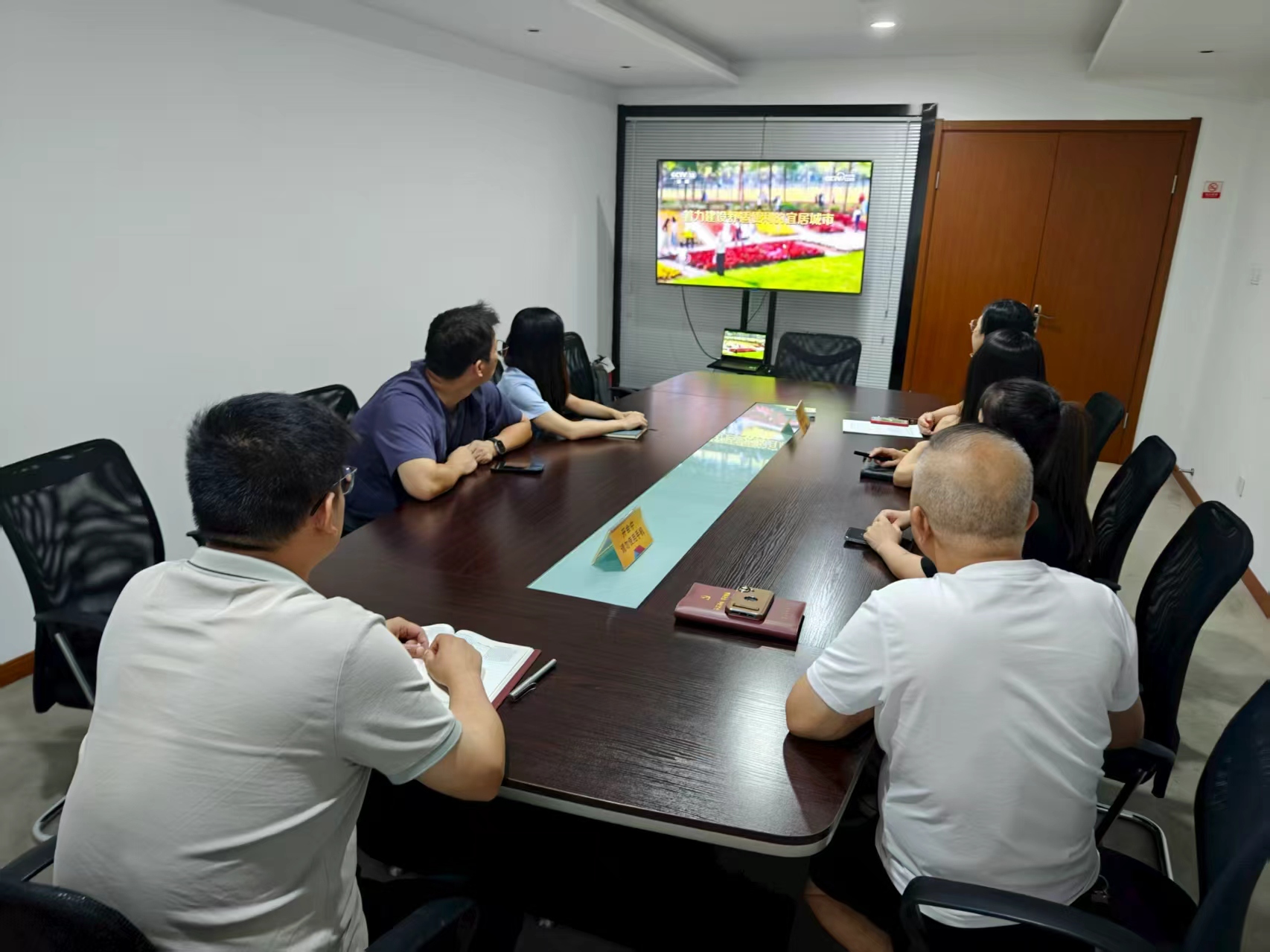 水晶城党支部发展8月党员固定活动