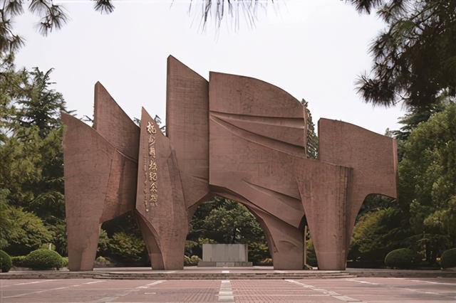 留想建党百年  讲好杭州故事--杭州解放留想碑