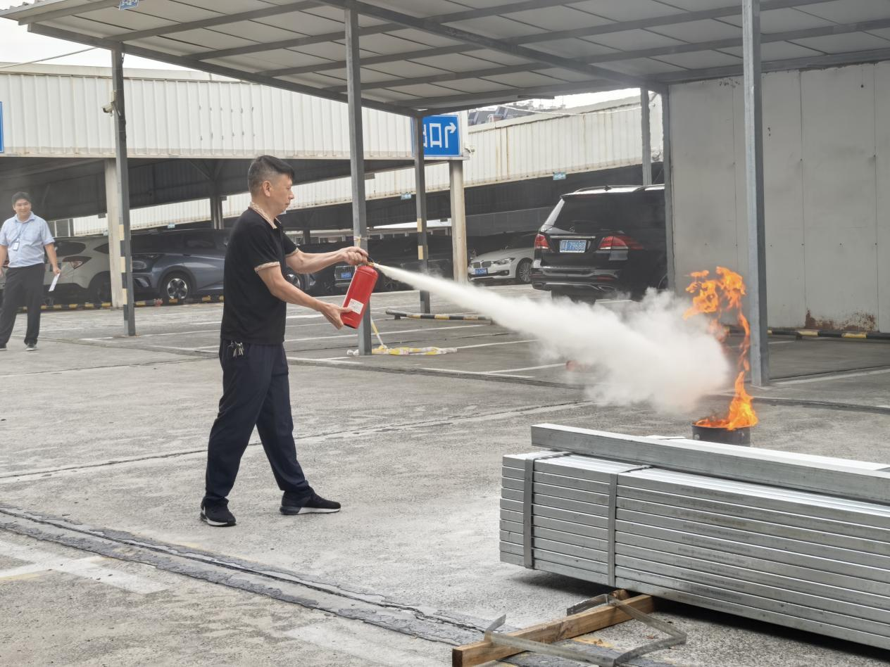 班长消防实操查核 筑牢安全出产防线