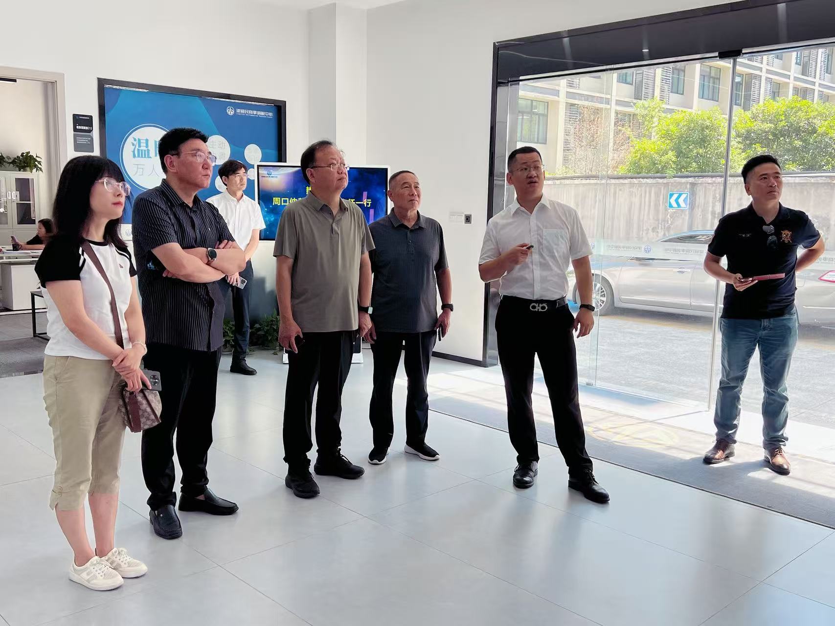 河南省周口市仲裁委员会主任孔令奎一行赴律威排解中心调研