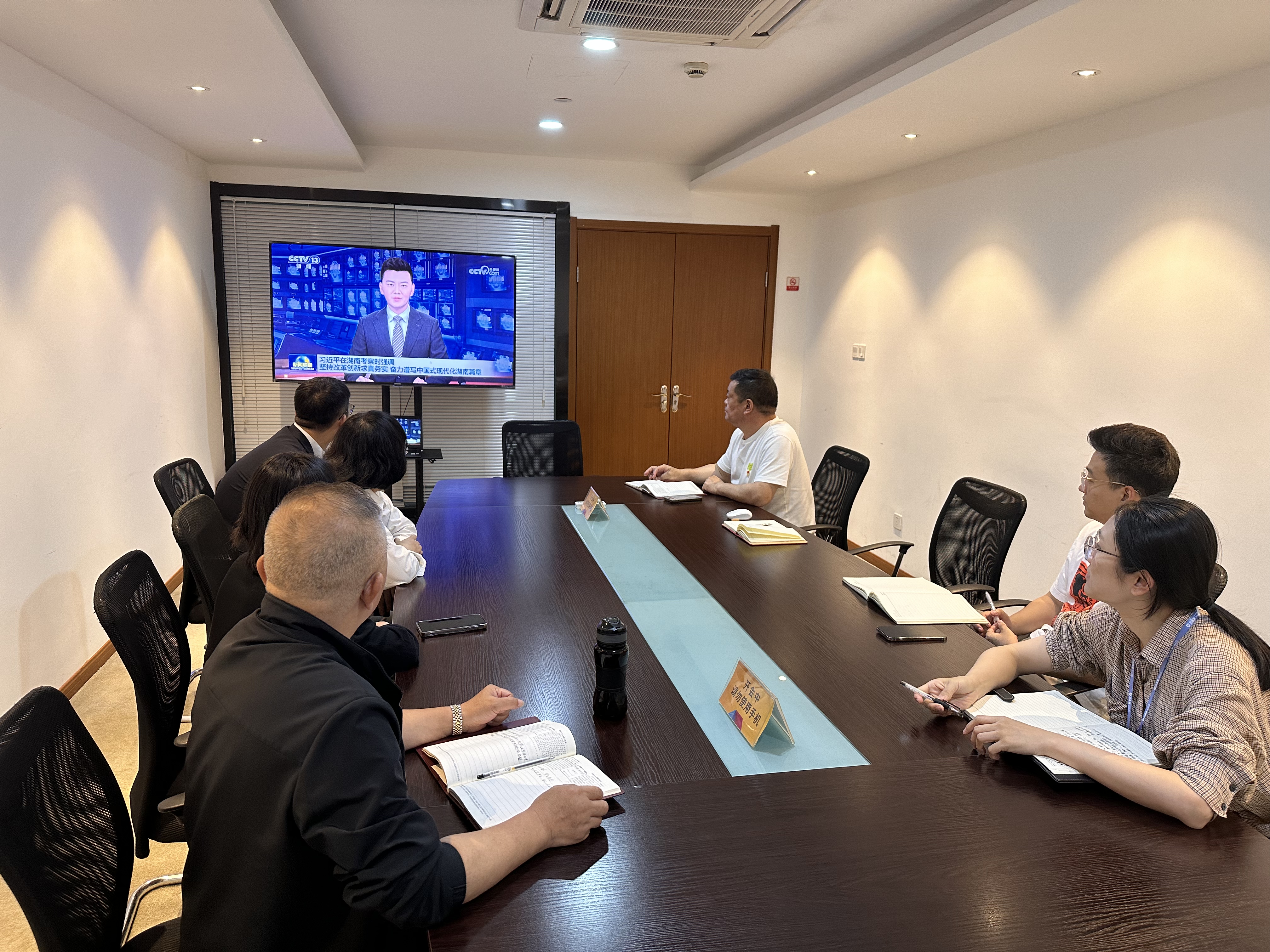 水晶城党支部发展4月党员固定活动