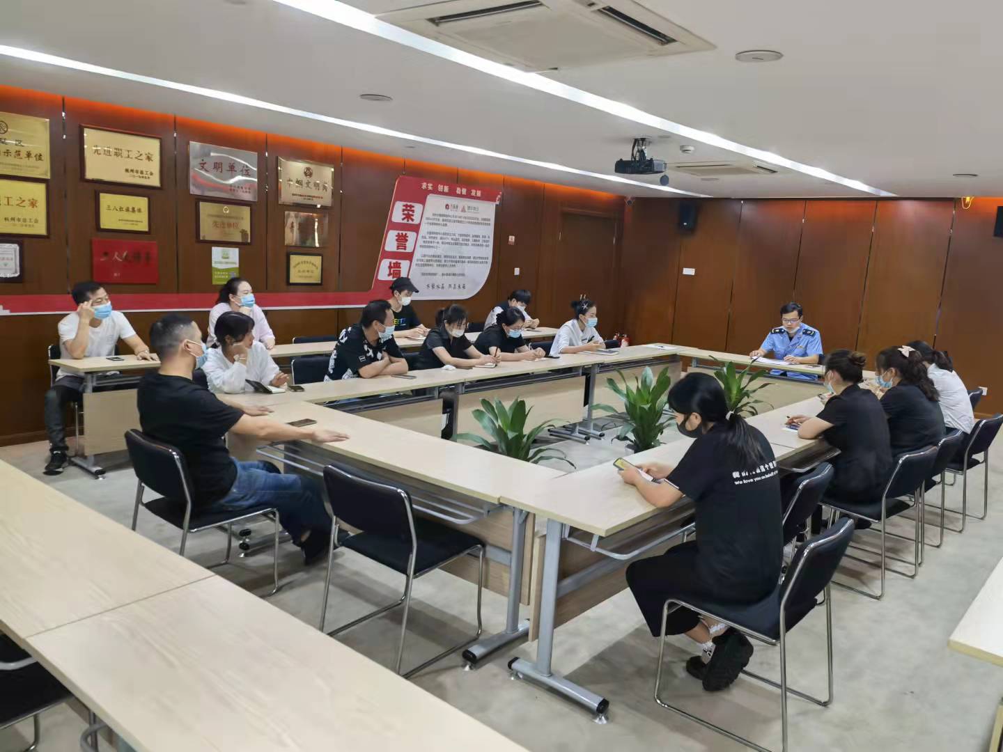 水晶城9月店长会议顺利进行