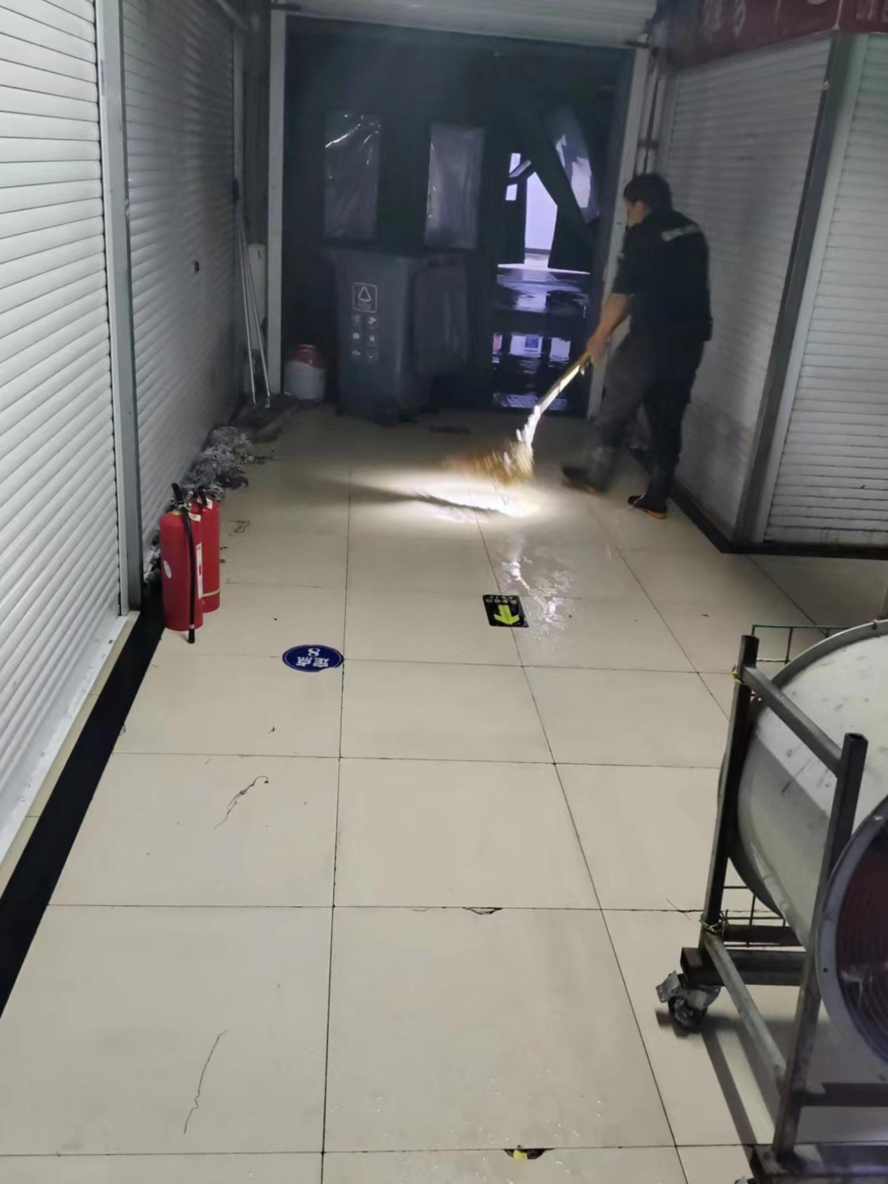 迎战暴雨，钱江商城打好排水防汛攻坚战