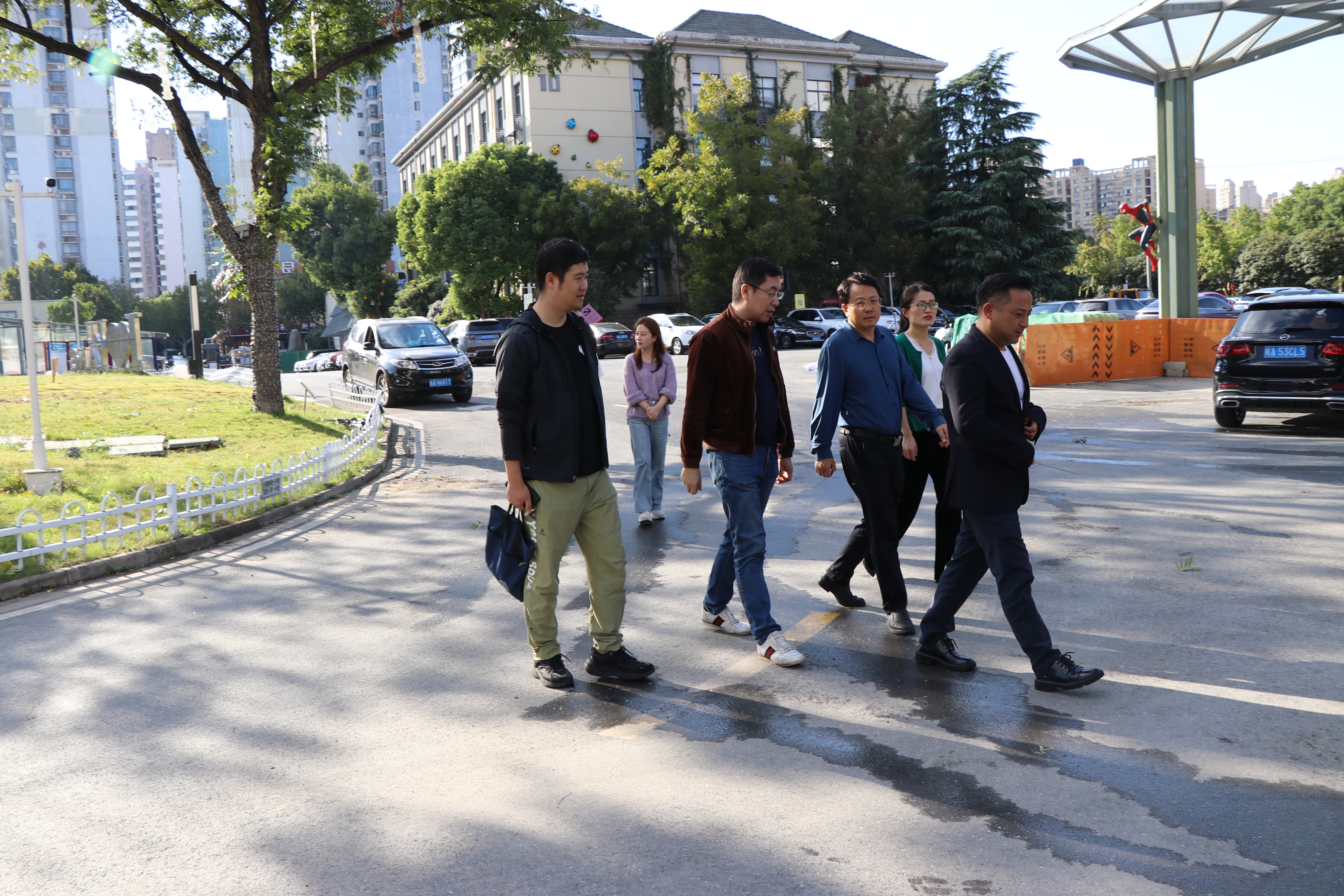 庐阳区副区长方志山一行光临庐阳CQ9电子文创园调研