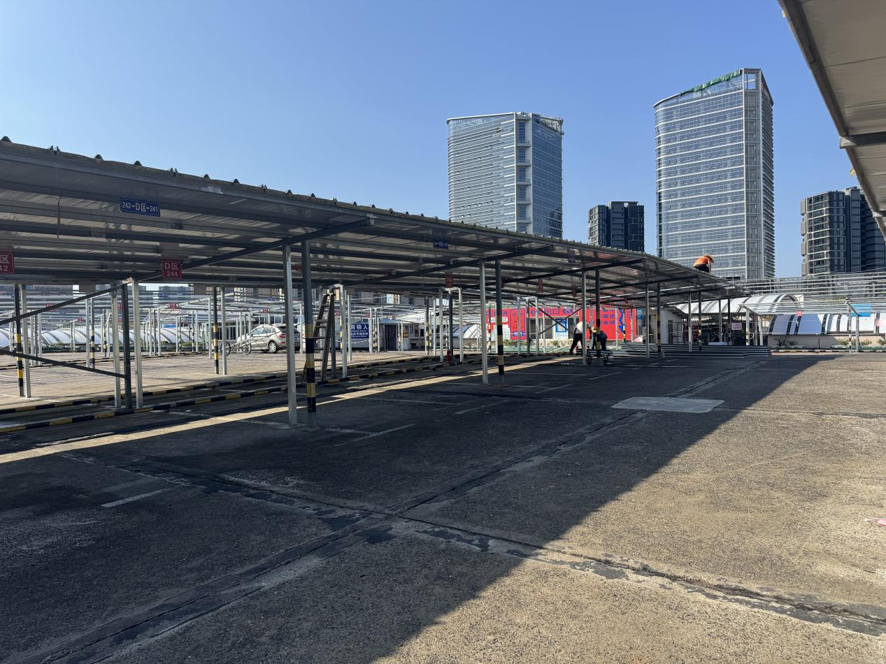 钱江商城车棚 “焕新” 从遮阳网到岩棉瓦楞板的安心之变