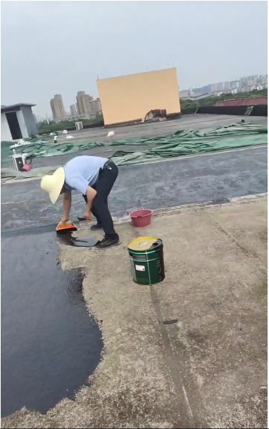 屋顶防水工程启动，保险商户经营无忧