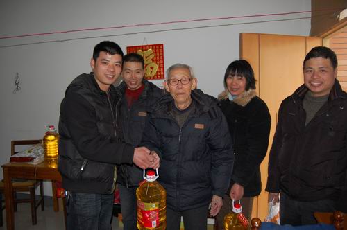 为持久卧床的老人送去组织的温暖 (4).jpg