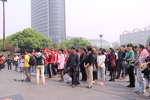 CQ9电子文创园党团代表参与“网淘”自愿者活动 (1).jpg